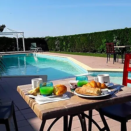 Logis L'air Marin Hotel 2*